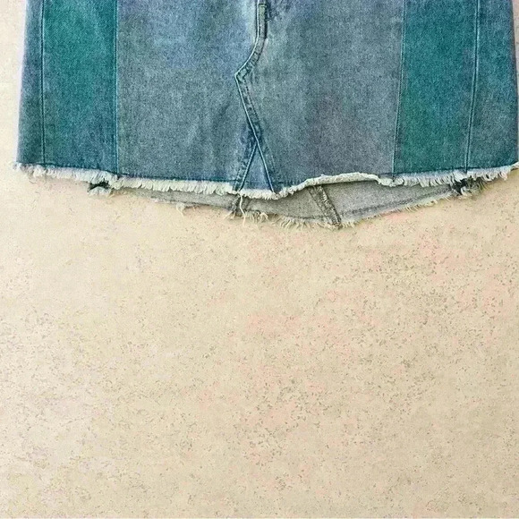 REFORMATION JIGSAW TWO TONED DECONSTRUCTED DENIM MINI SKIRT - Picture 5 of 7